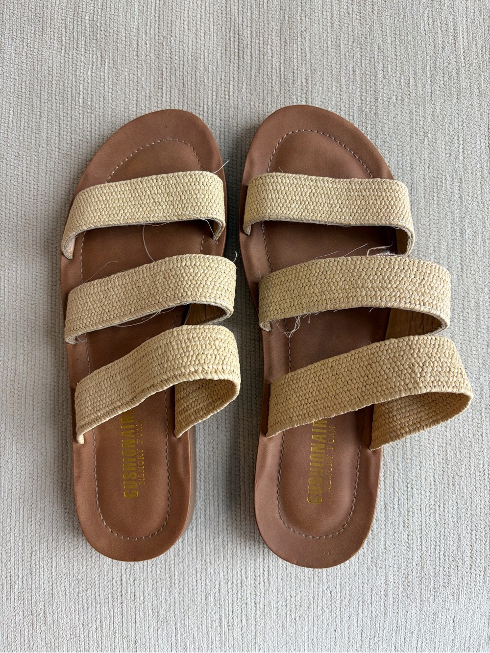 Women’s Cushionaire Memory Foam Sandal in Beige Size 8.5